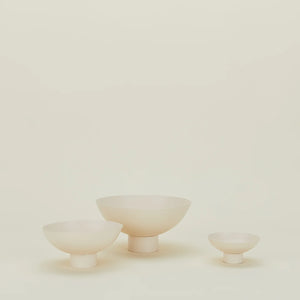 ESSENTIAL SMALL FOOTED BOWL IN IVORY