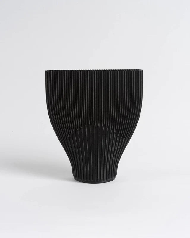 FLUKE VASE IN BLACK