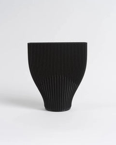 FLUKE VASE IN BLACK