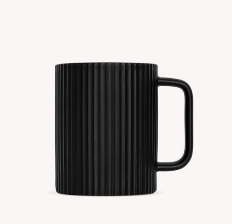 RIBBED MUG IN BLACK