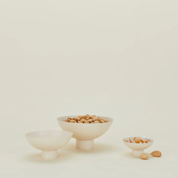 ESSENTIAL MEDIUM FOOTED BOWL IN IVORY