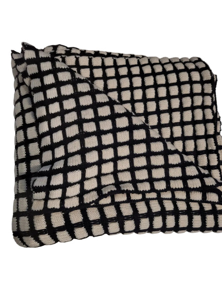 BLACK AND WHITE COTTON THROW