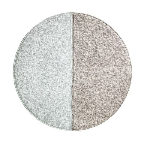 SPLIT ROUND REVERSIBLE PLACEMAT IN SILVER + BLUE
