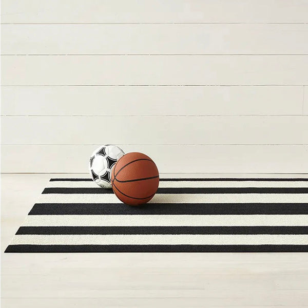 BOLD STRIPE UTILITY MAT IN BLACK AND WHITE