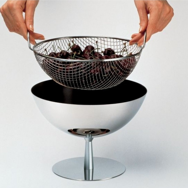FOOTED FRUIT BOWL WITH COLANDER